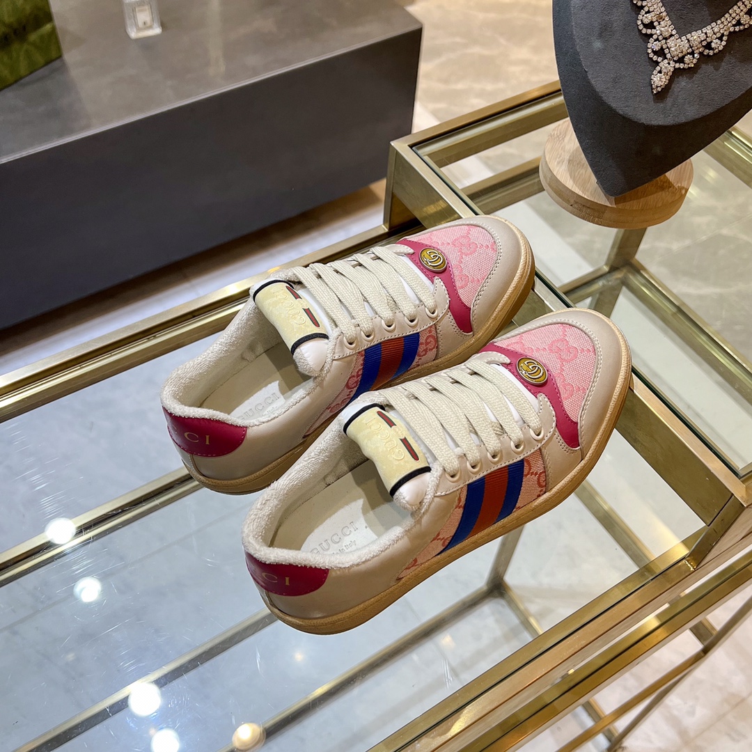 ex fábrica Gucci. Inspiradas en las zapatillas clásicas de la época, las zapatillas Screener de la c