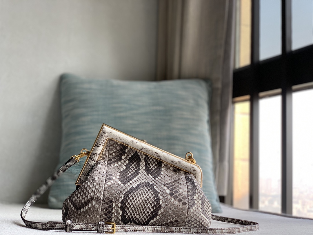 Fendi First small handbag, Fendi exquisite original color python leather material. Decorated with an F-shaped buckle and covered in tone-on-tone