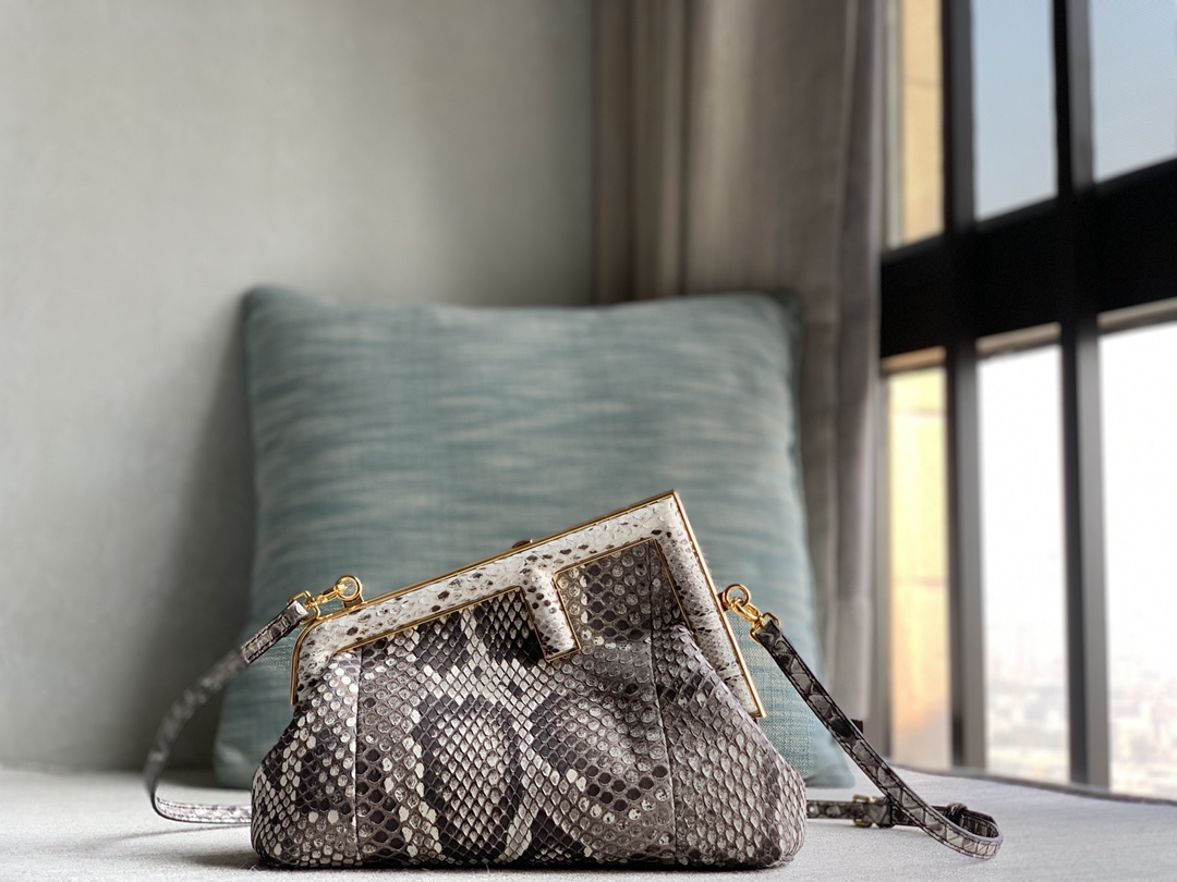 Fendi First small handbag, Fendi exquisite original color python leather material. Decorated with an F-shaped buckle and covered in tone-on-tone