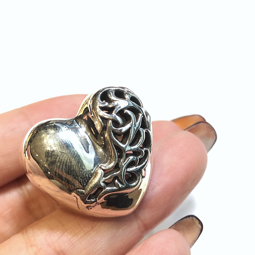 Chrome Hearts 𝐂𝐡𝐫𝐨𝐦𝐞 𝐡𝐞𝐚𝐫𝐭𝐬克罗心心形蔓藤戒指