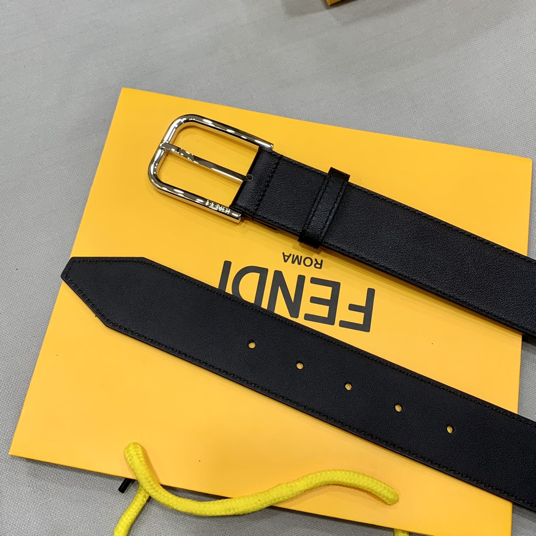 Fendi 五金做工精细 线条流畅 表面光滑 𝐙𝐏电镀工艺 香港通关【𝐇𝐀𝐀𝐒】 进口皮料