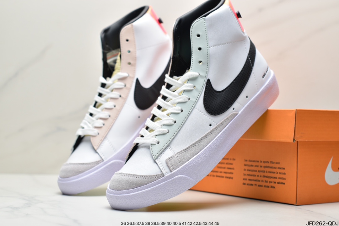 170 LPL x Nike Blazer Mid 电玩 白黑粉Nike Blazer Mid的这款产品采用白色皮革鞋底DO2331-101