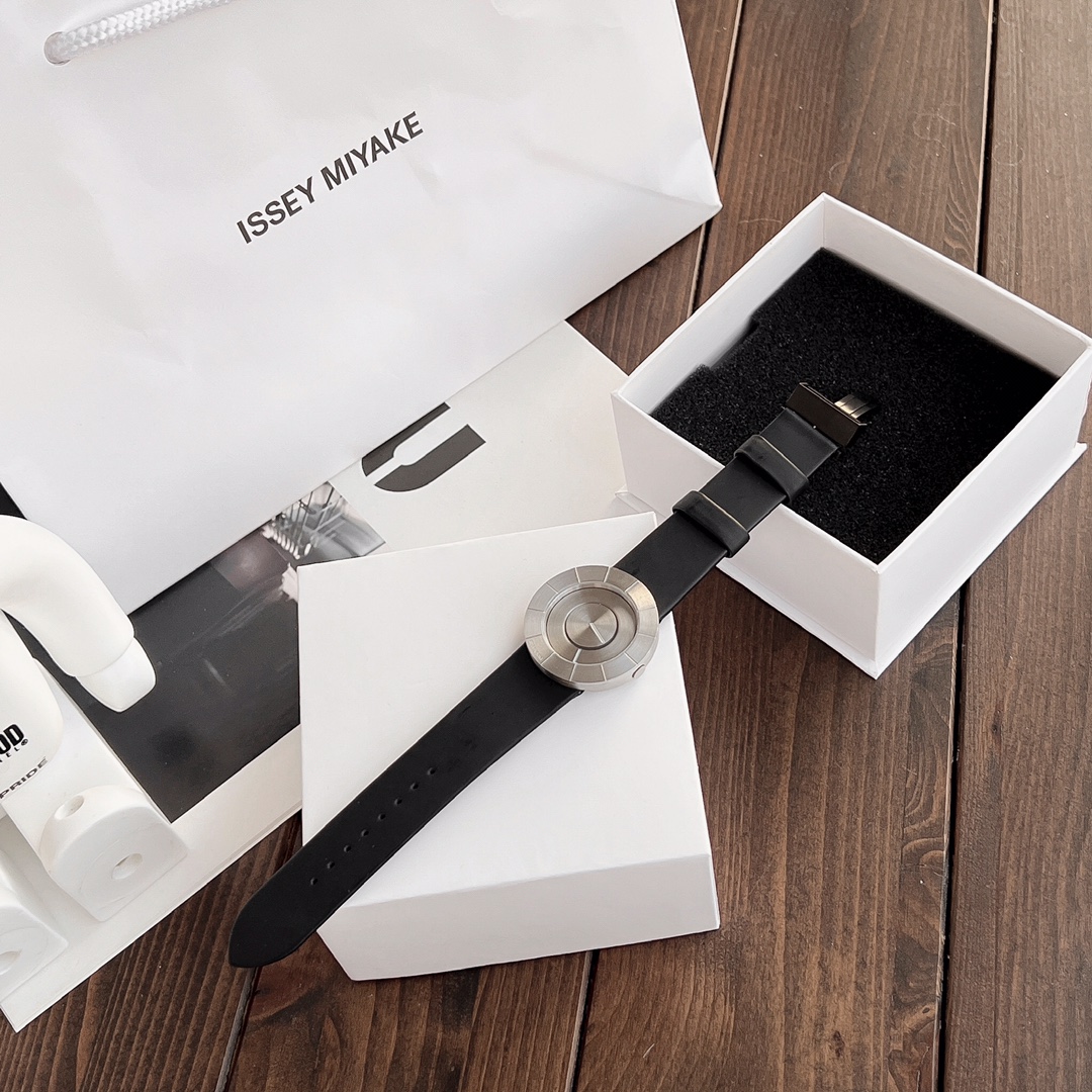 Часы Issey Miyake