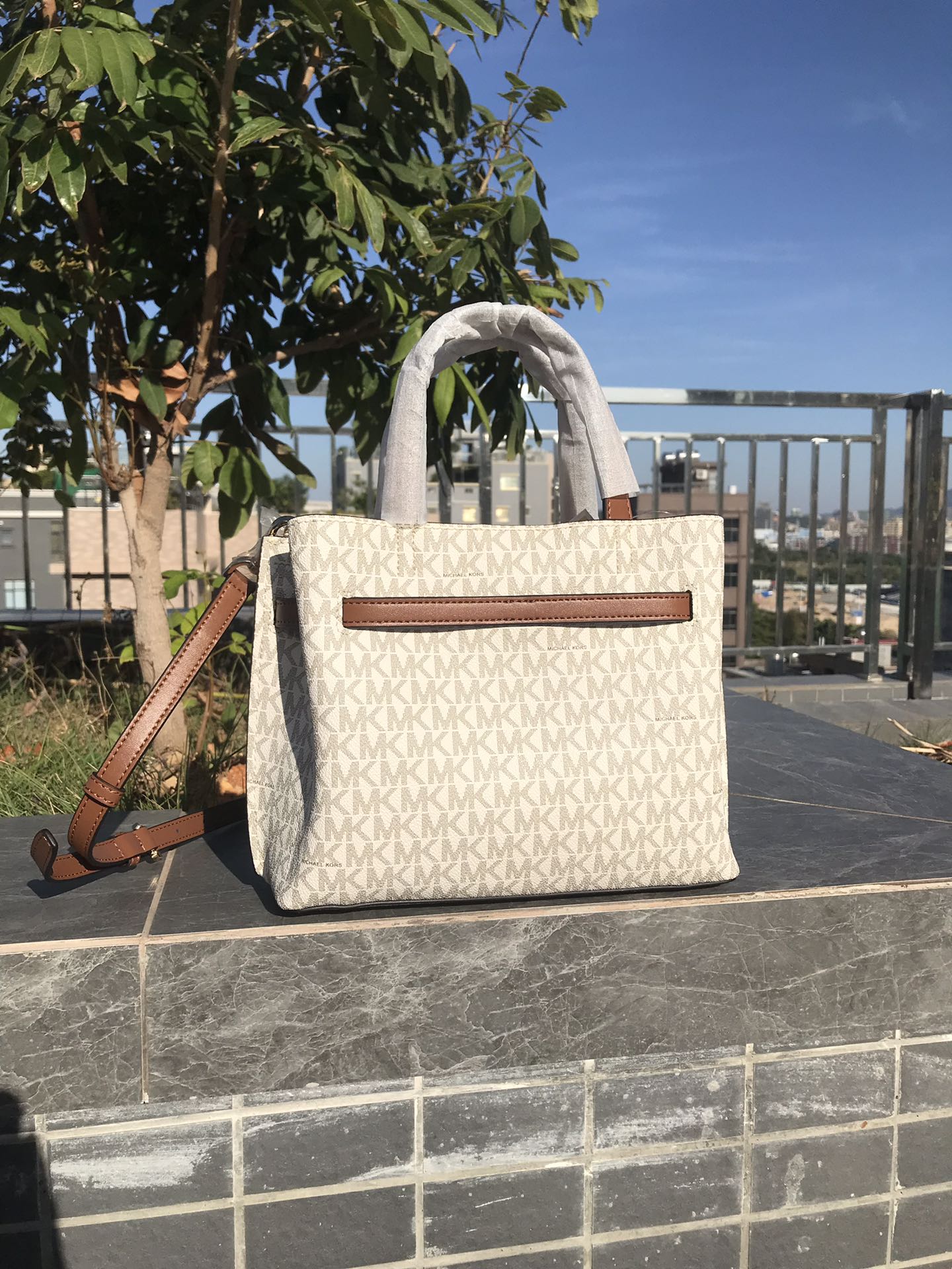Michael Kors 独家新款，铂金耳朵包