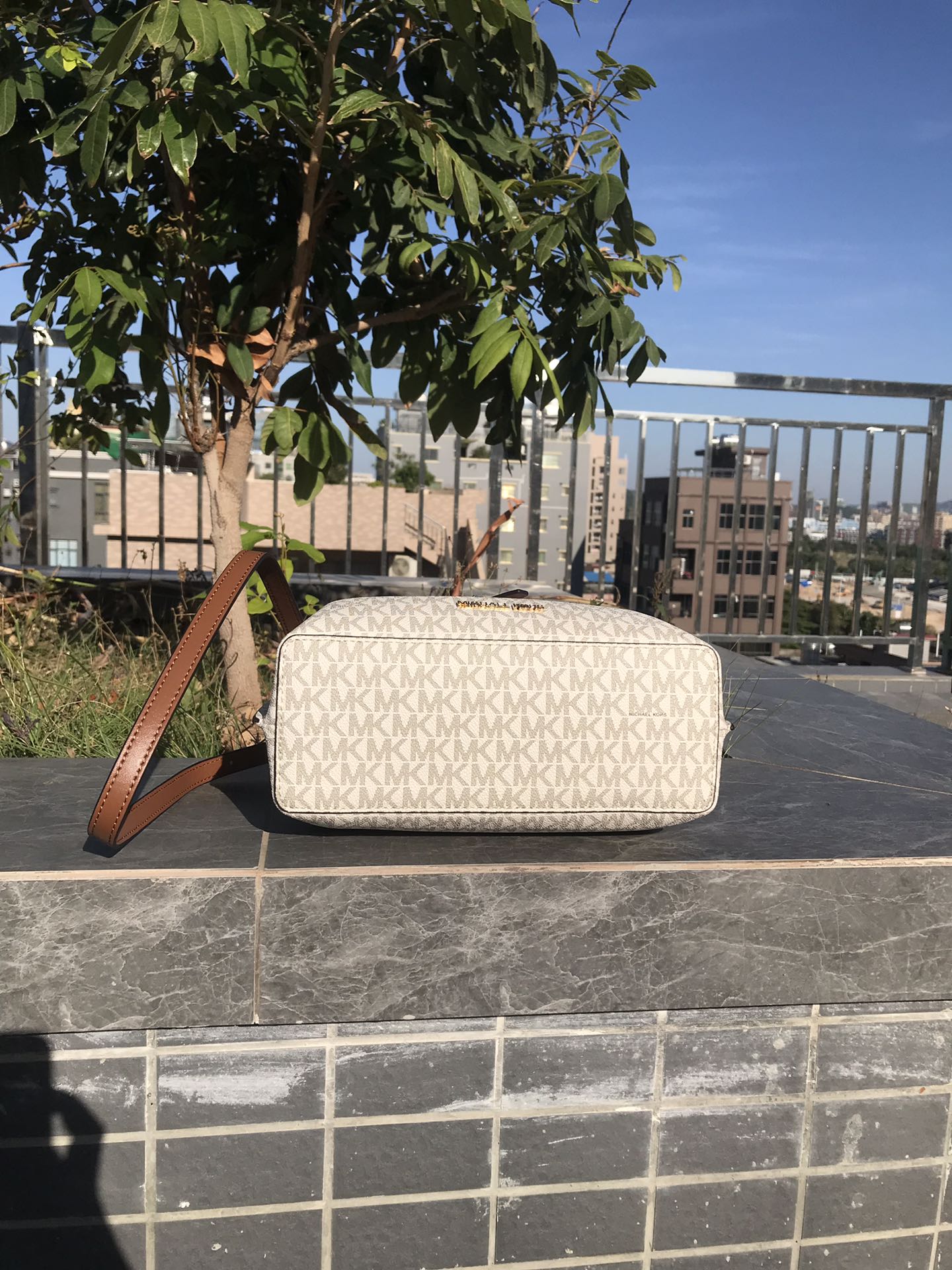 Michael Kors 独家新款，铂金耳朵包