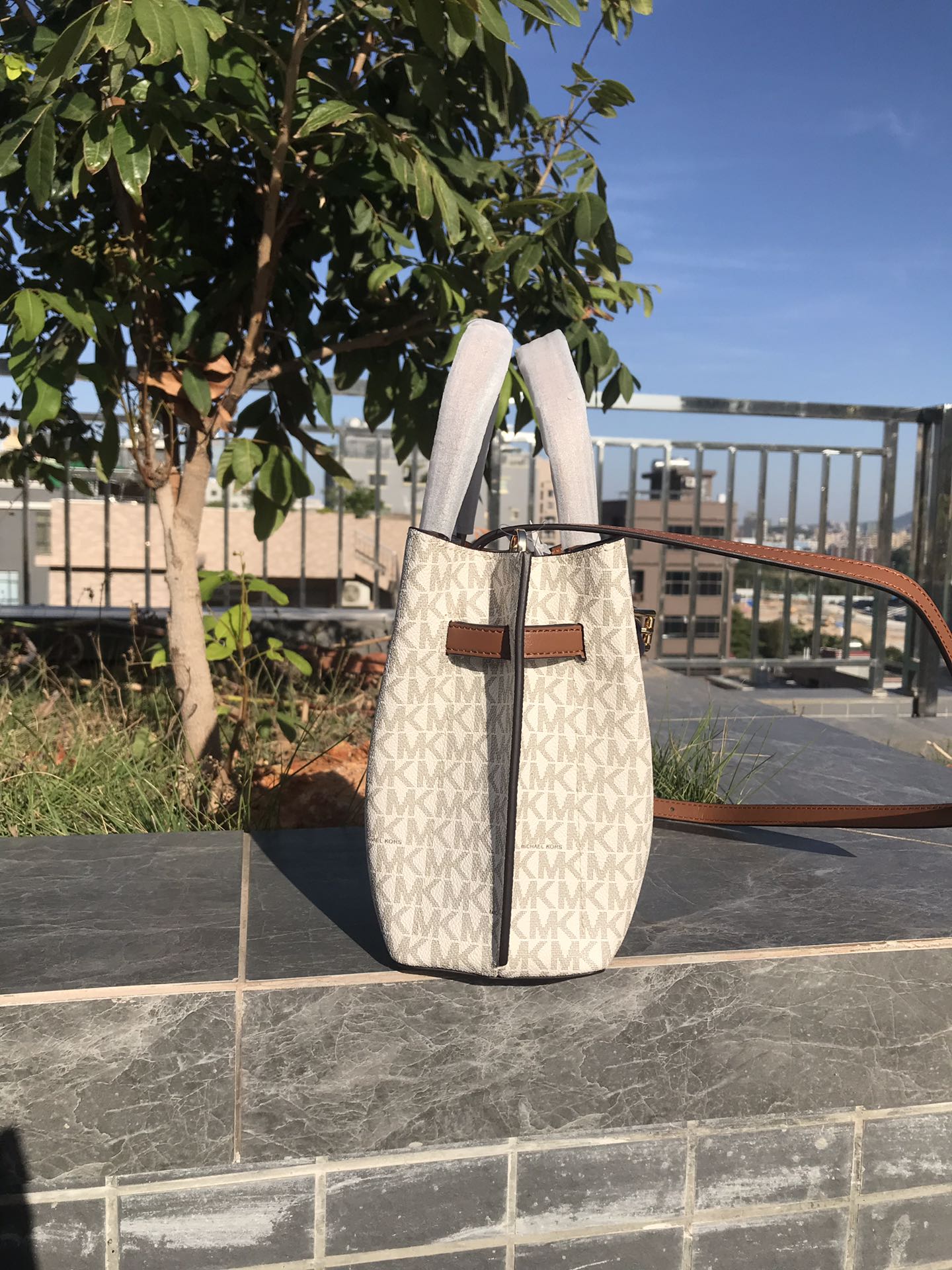 Michael Kors 独家新款，铂金耳朵包