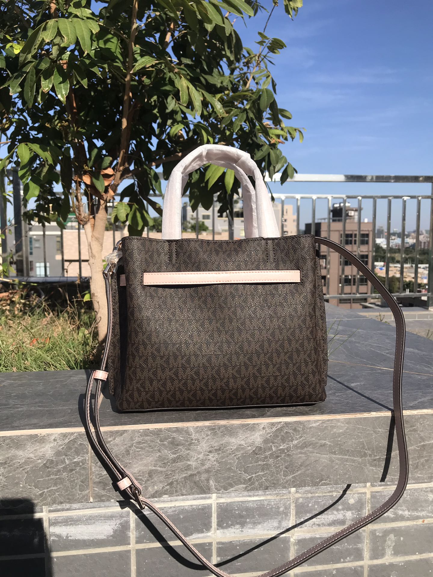 Michael Kors 独家新款，铂金耳朵包