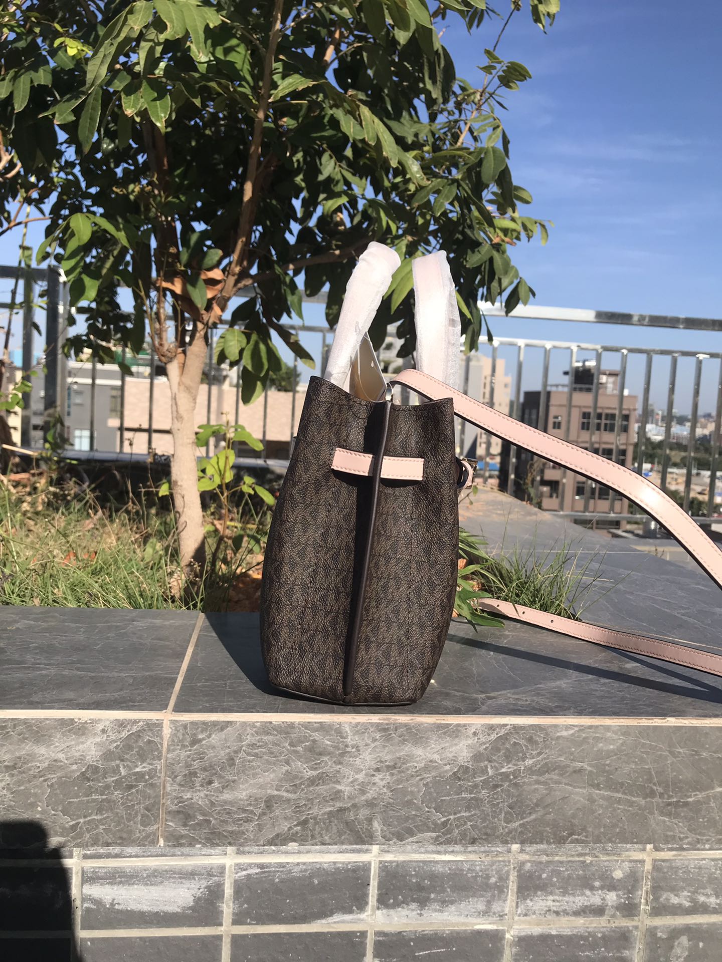 Michael Kors 独家新款，铂金耳朵包