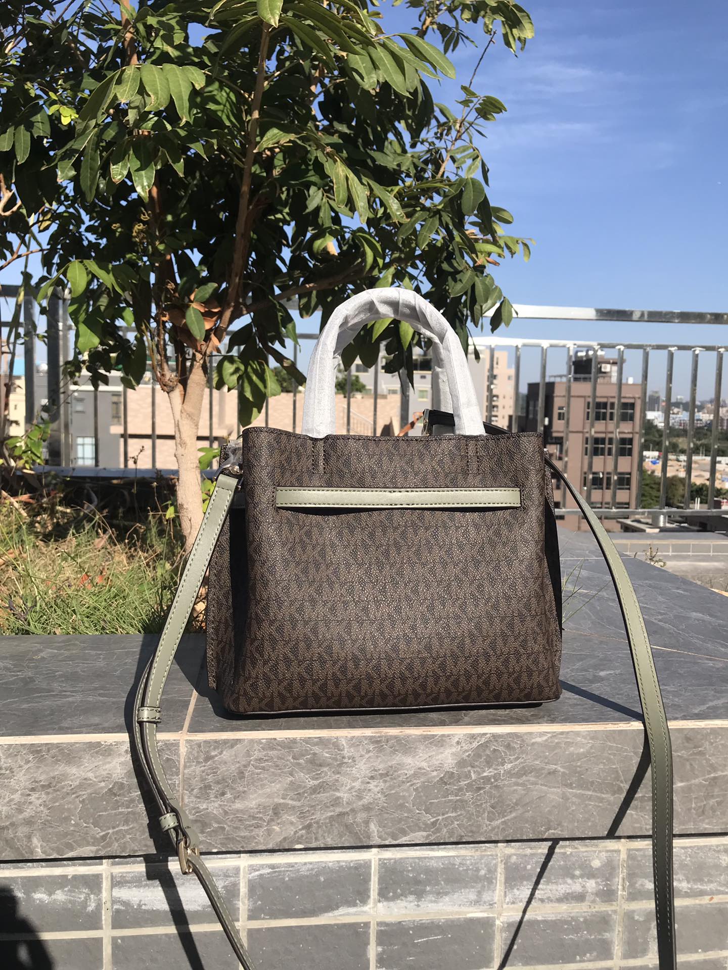 Michael Kors 独家新款，铂金耳朵包