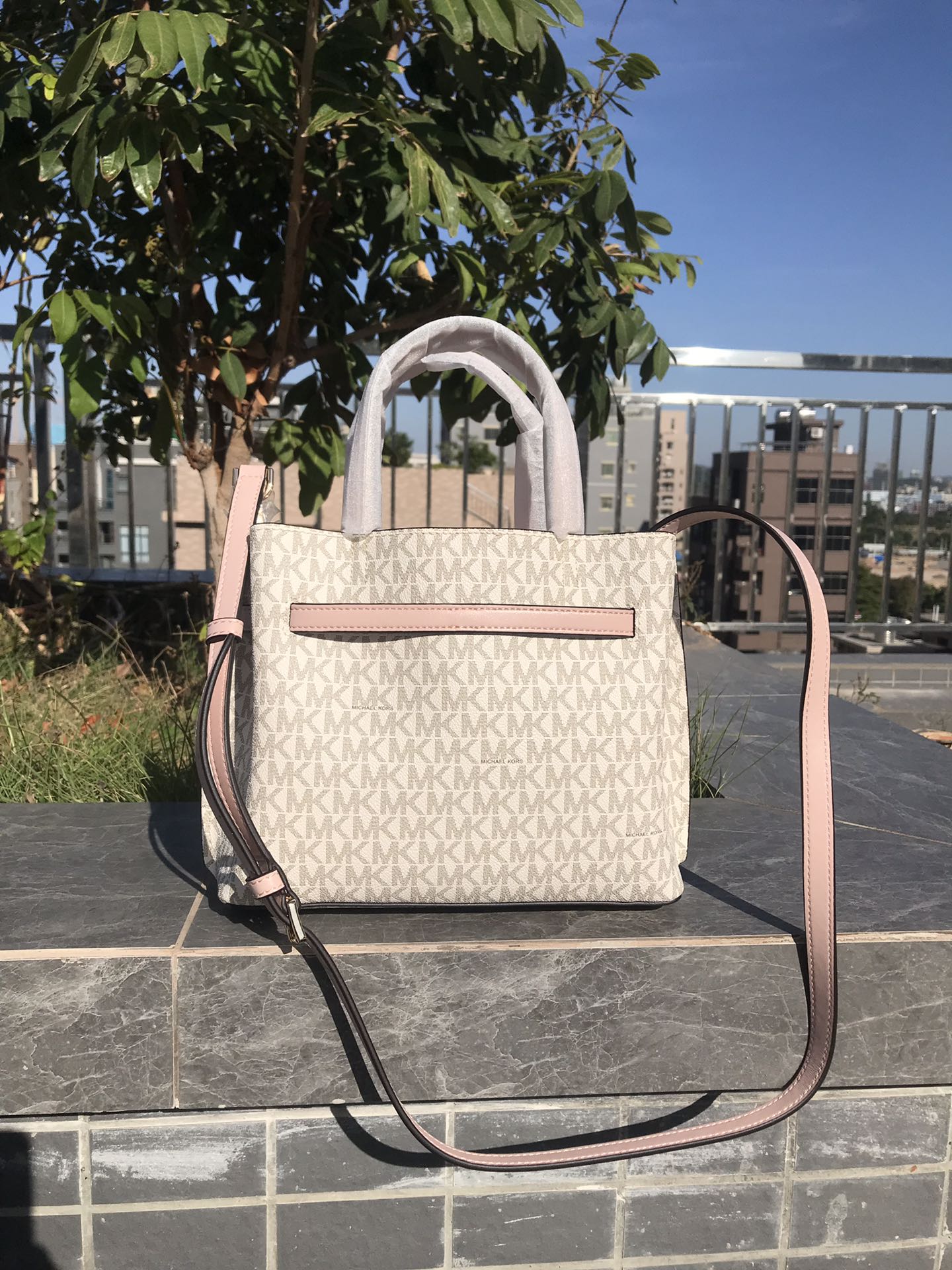 Michael Kors 独家新款，铂金耳朵包
