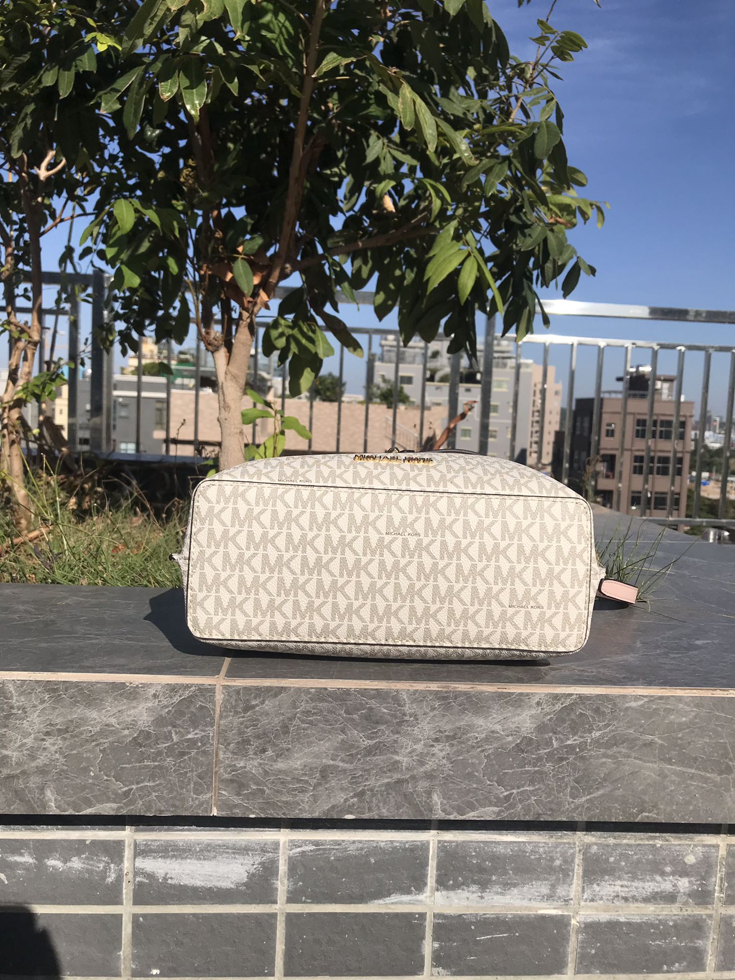 Michael Kors 独家新款，铂金耳朵包