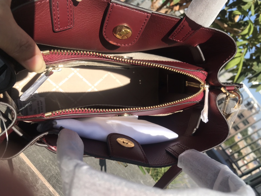 Michael Kors 独家新款，铂金耳朵包