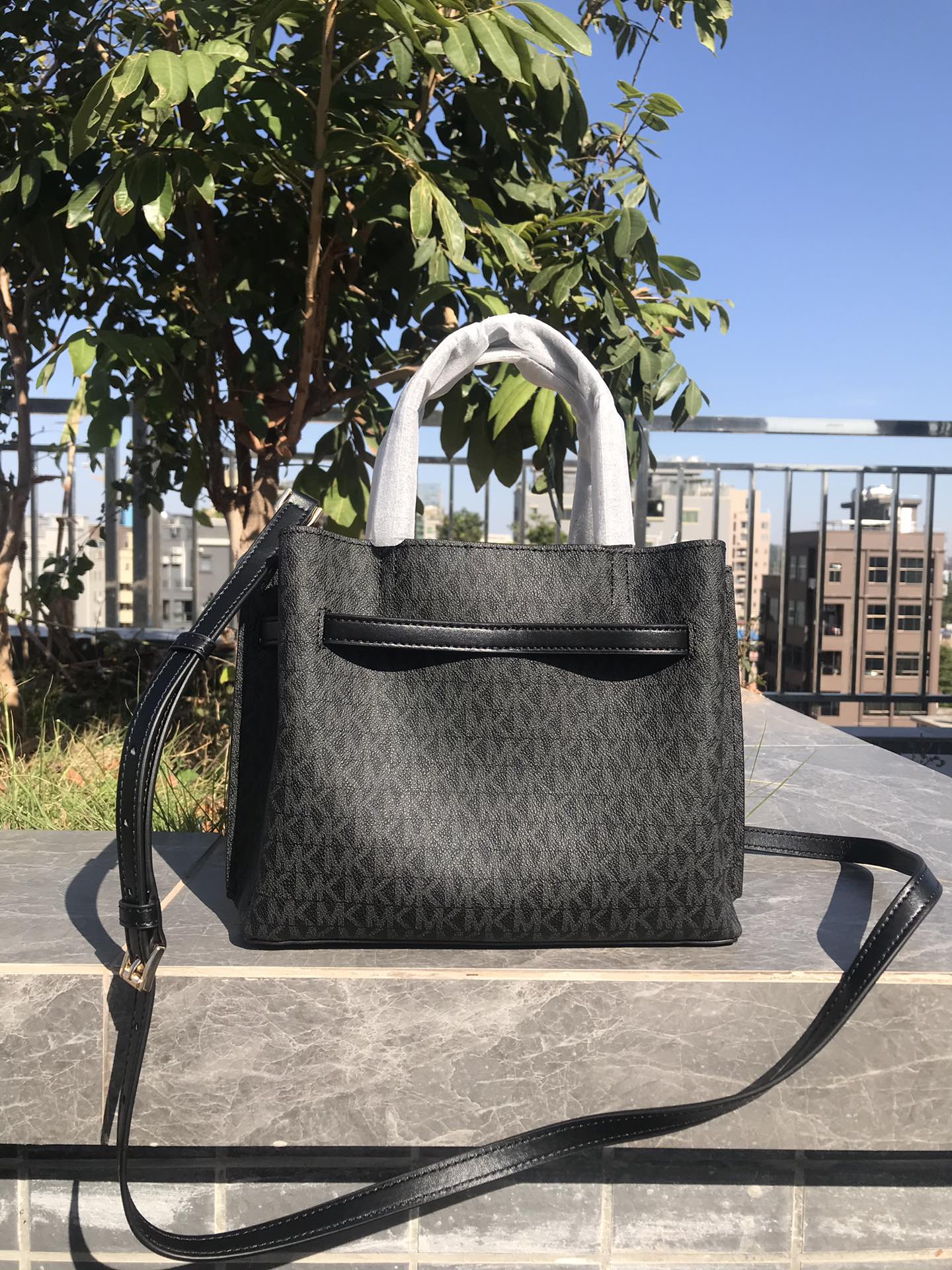 Michael Kors 独家新款，铂金耳朵包