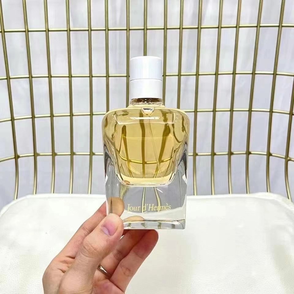 Hermès Jour d'Hermès Eau de Parfum 85ml - Floral & Feminine Fragrance 3 i1638357782 5404 2