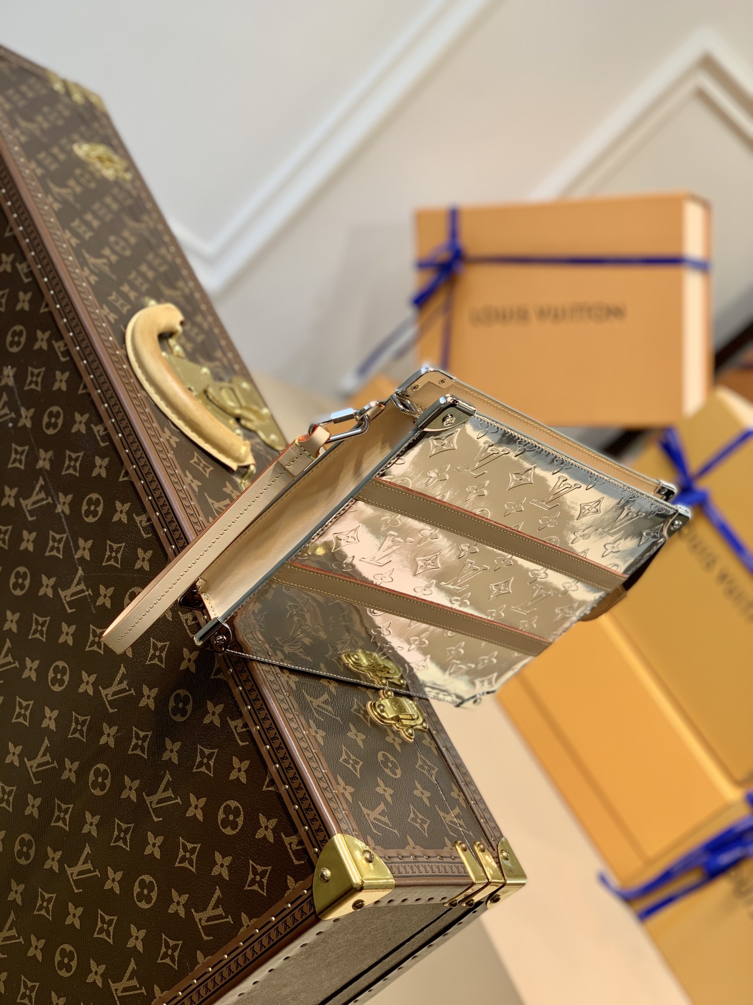 Louis Vuitton LV Trunk 手拿包 M80807银色