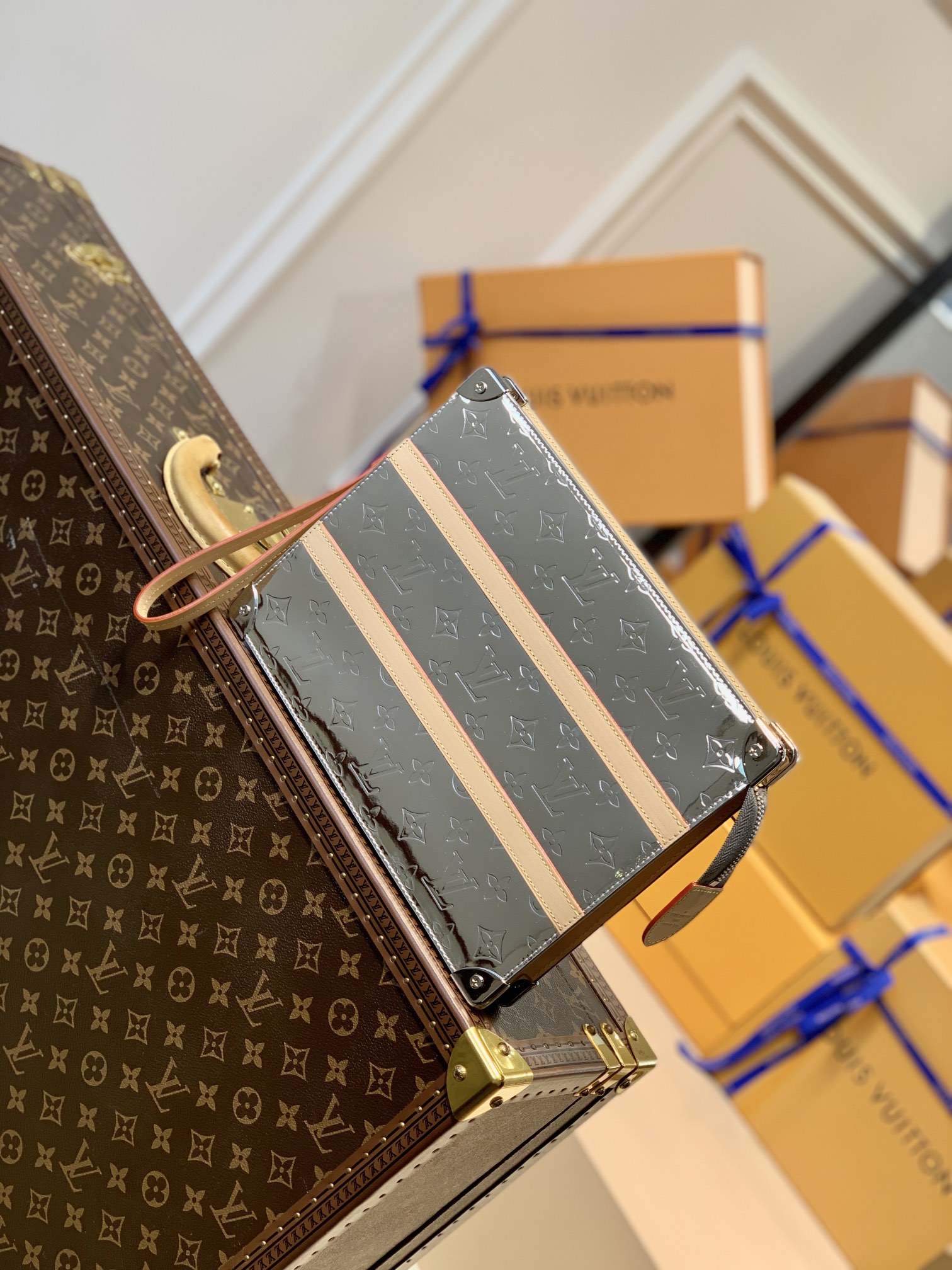 Louis Vuitton LV Trunk 手拿包 M80807银色