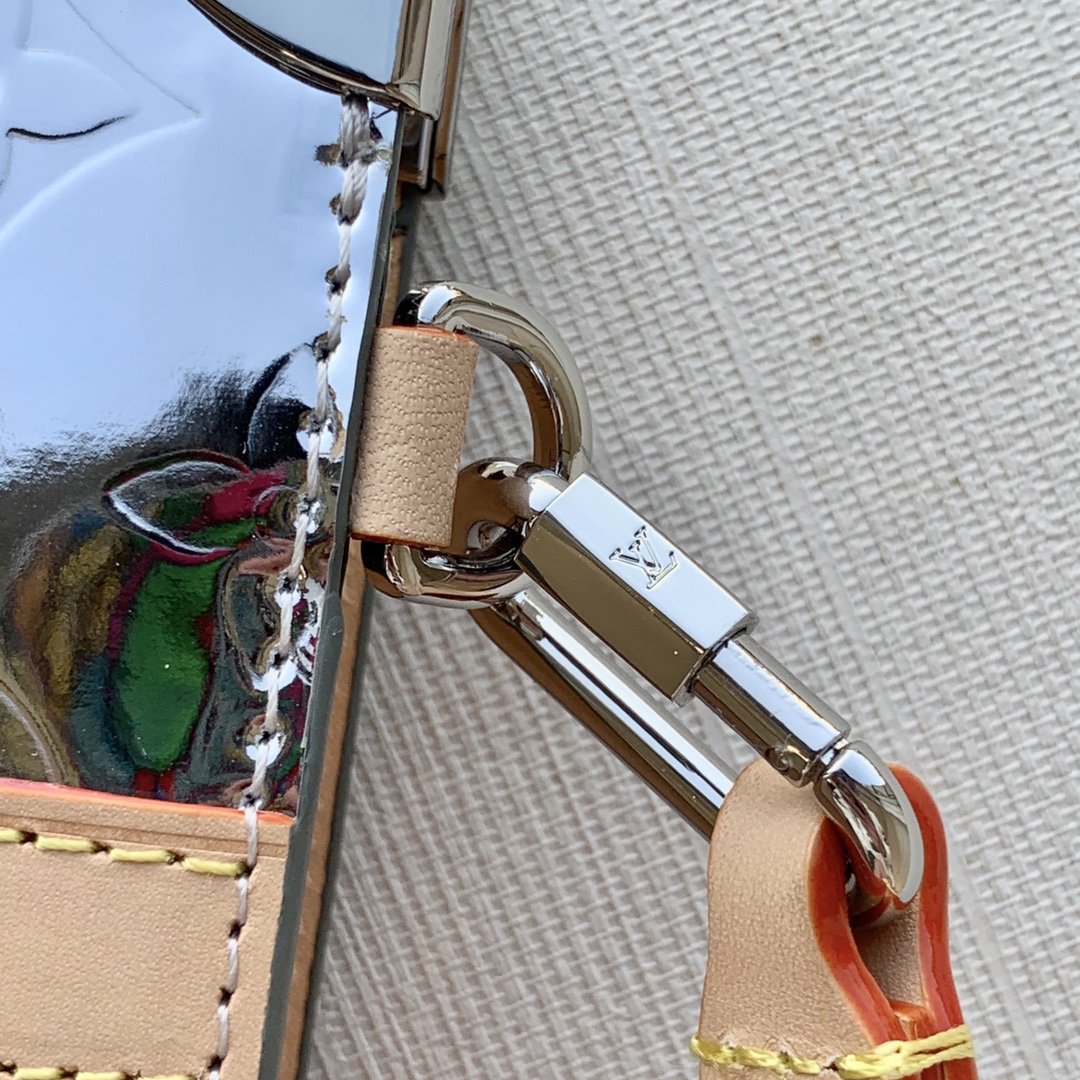 Louis Vuitton LV Trunk 手拿包 M80807银色