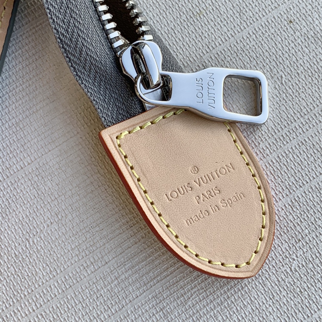 Louis Vuitton LV Trunk 手拿包 M80807银色