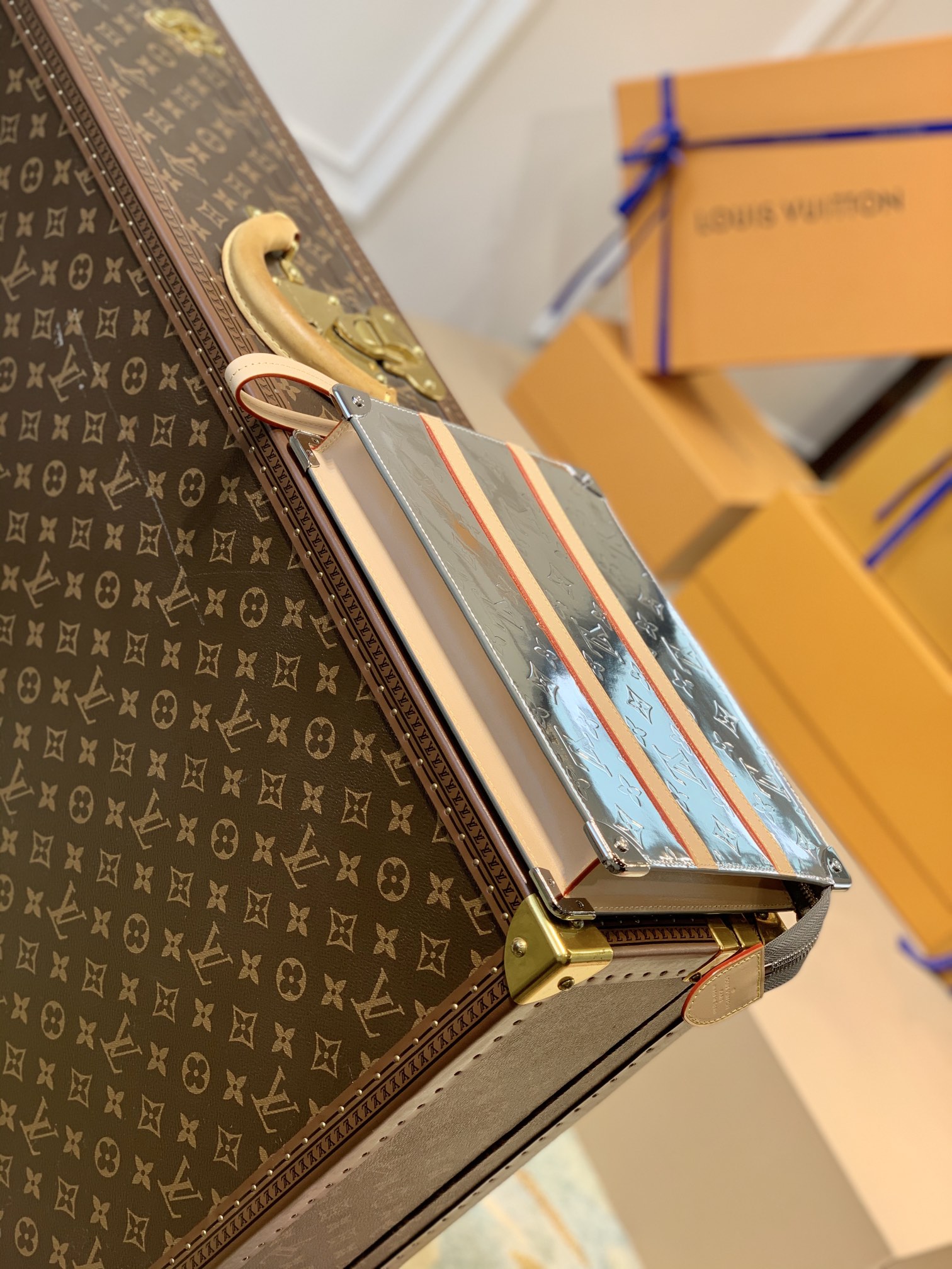 Louis Vuitton LV Trunk 手拿包 M80807银色