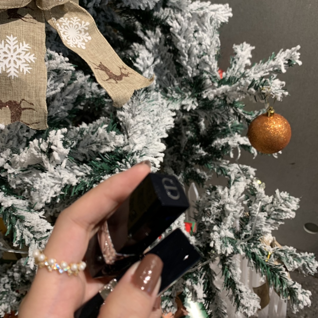Dior Limited Edition Lipstick Gift Set: Velvet & Matte Shades, Perfect for Any Occasion 7 i1638365264 174 6