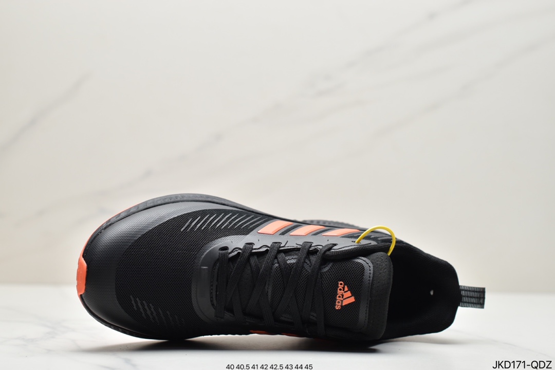 160 阿迪达斯ALPHAMAGMA 鞋子采用织物鞋面 GV7916