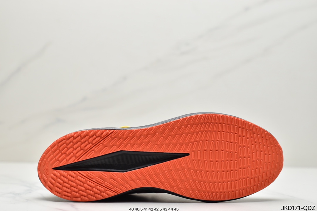 160 阿迪达斯ALPHAMAGMA 鞋子采用织物鞋面 GV7916