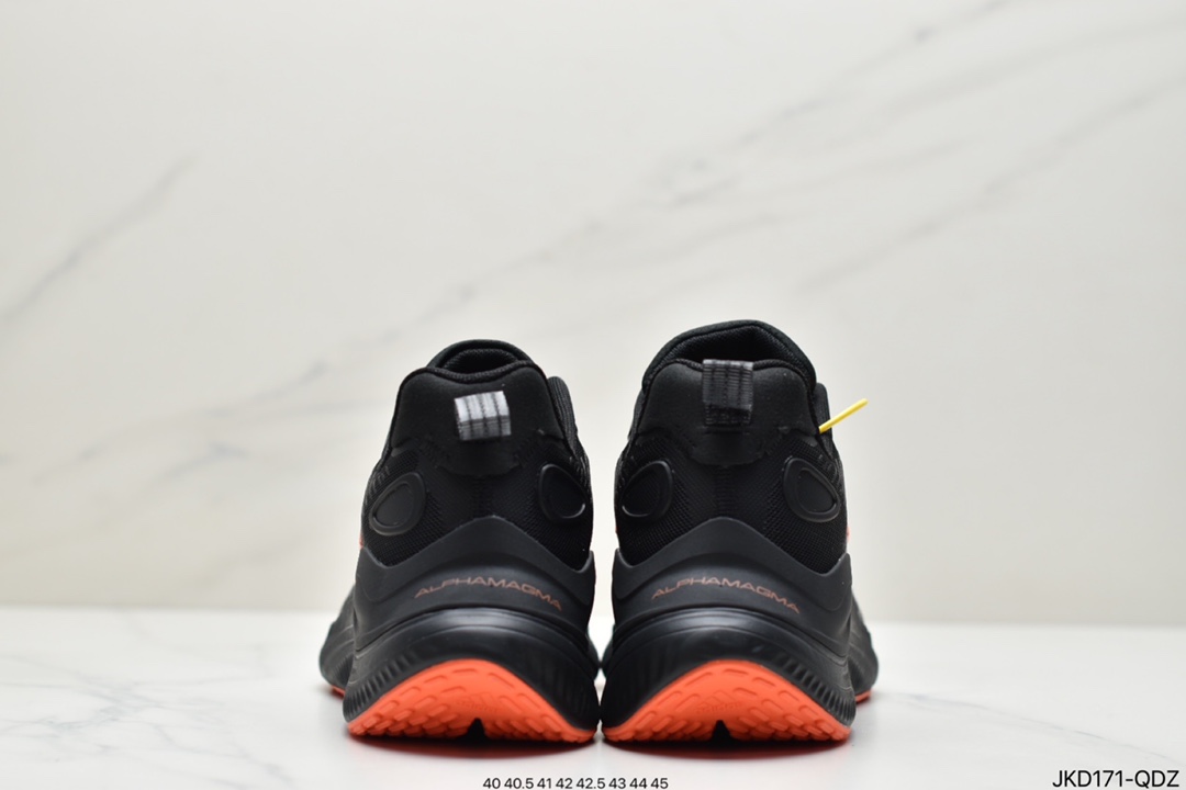 160 阿迪达斯ALPHAMAGMA 鞋子采用织物鞋面 GV7916