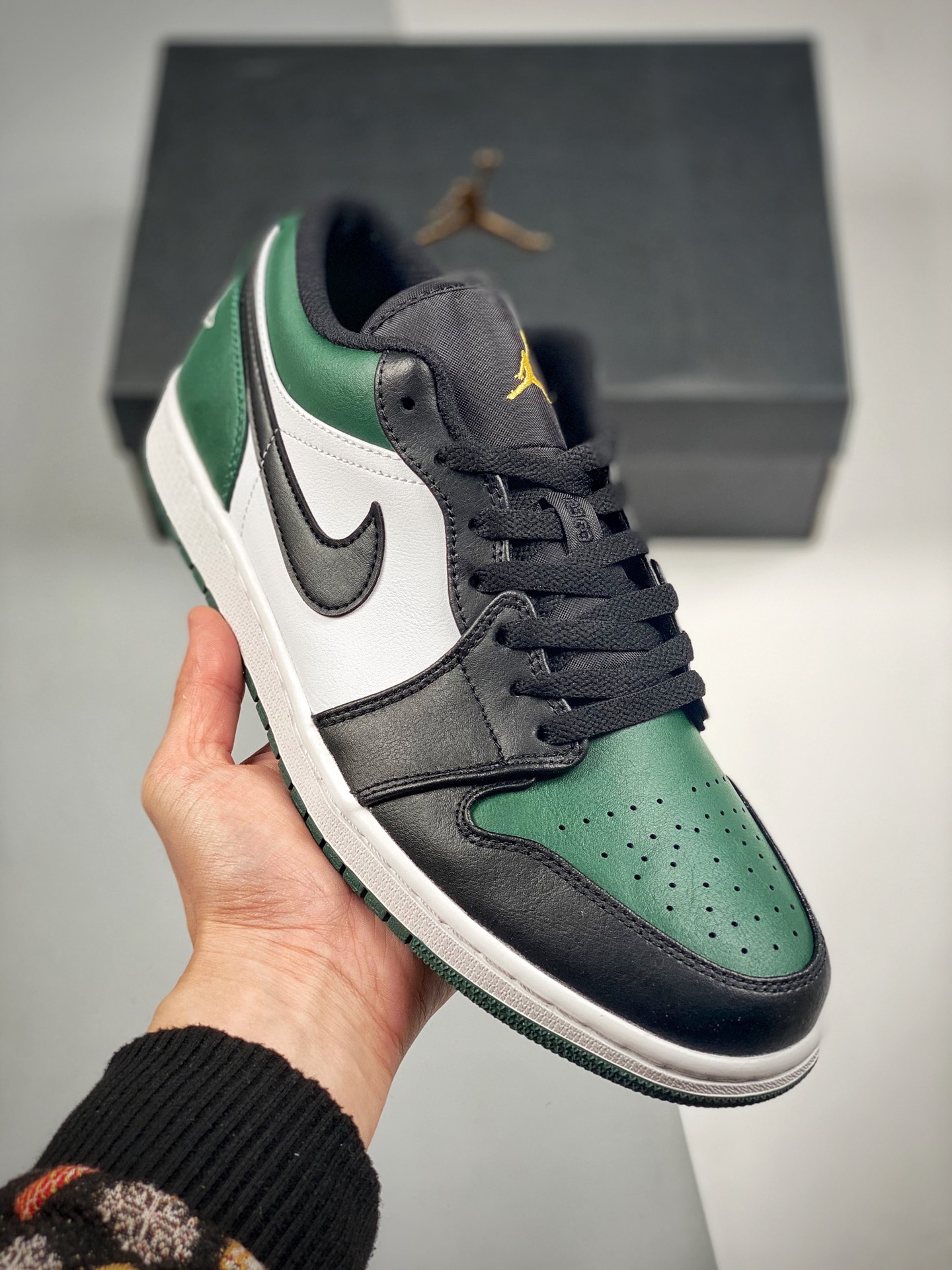 过验版 Air Jordan 1 Low 黑绿脚趾 市售最强低帮 天花板品质！ 市面唯一正确版本 全鞋正品原材料 公司原鞋购回重新打版开模 拒绝公底 购置公司同步原材料 都有细节还原95%全网最高版本 原汁原味 忠于原版 货号：55355…