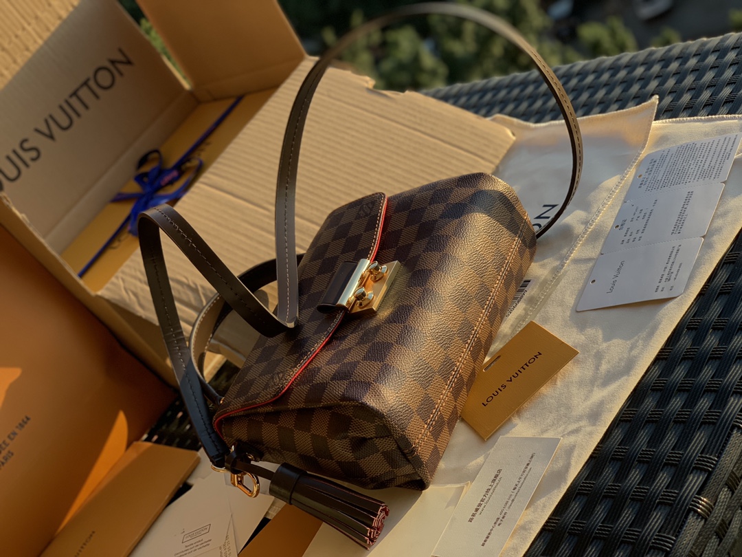 🌼 m53000尺寸25*17*9.5CM 之前就有好多人问这款L*V CROISETTE 棋盘格流苏邮