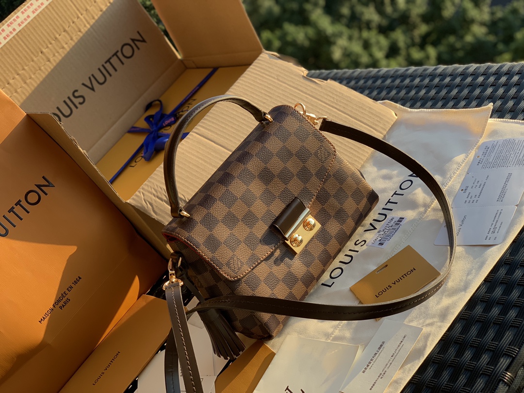 🌼 m53000尺寸25*17*9.5CM 之前就有好多人问这款L*V CROISETTE 棋盘格流苏邮