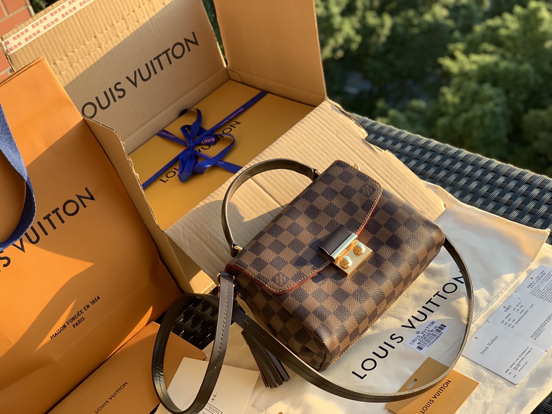 🌼 m53000尺寸25*17*9.5CM 之前就有好多人问这款L*V CROISETTE 棋盘格流苏邮