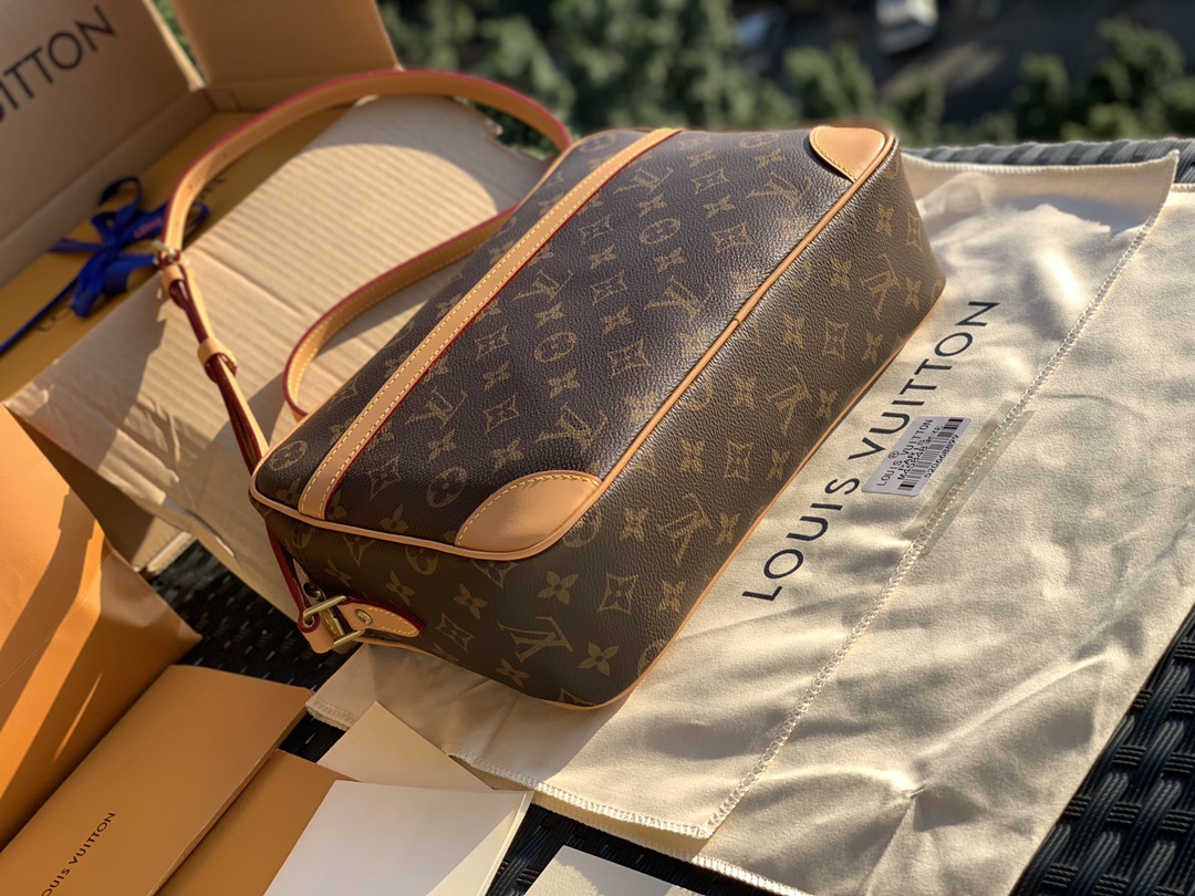 🌼 m51274尺寸是27×17×7cm 驴家最难买的经典包包没有之一！经典的老花、超大的容量，拎着它简