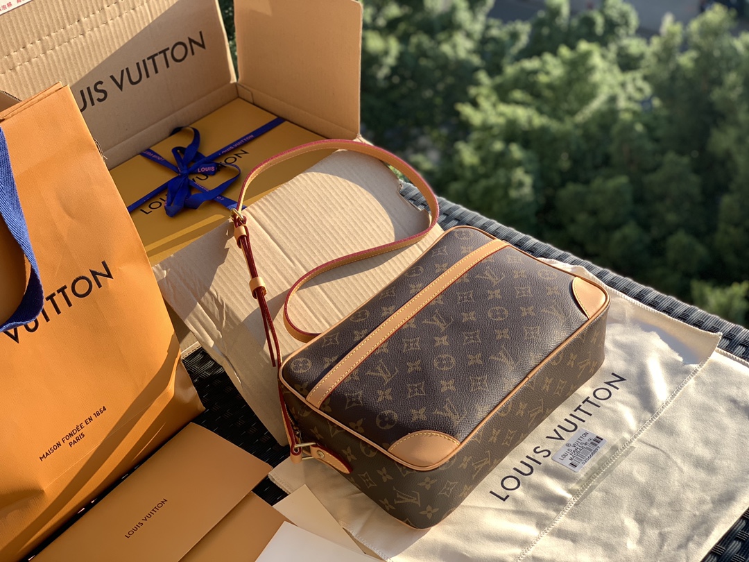 🌼 m51274尺寸是27×17×7cm 驴家最难买的经典包包没有之一！经典的老花、超大的容量，拎着它简