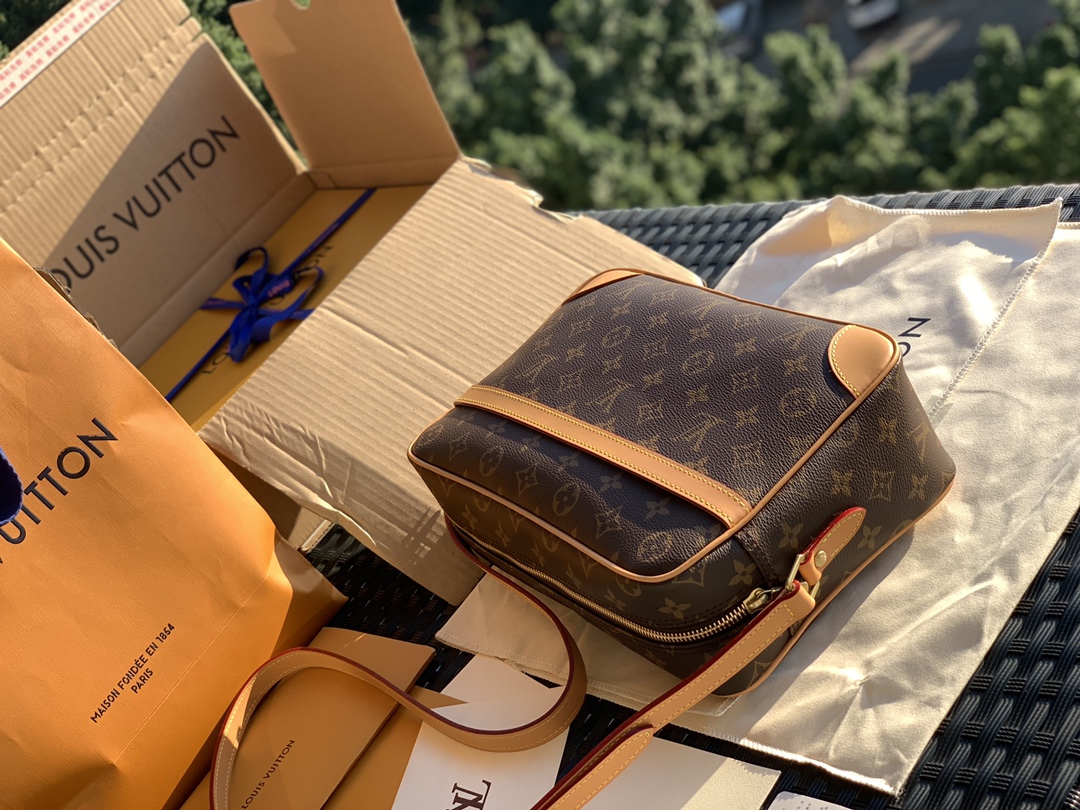 🌼 m51274尺寸是27×17×7cm 驴家最难买的经典包包没有之一！经典的老花、超大的容量，拎着它简