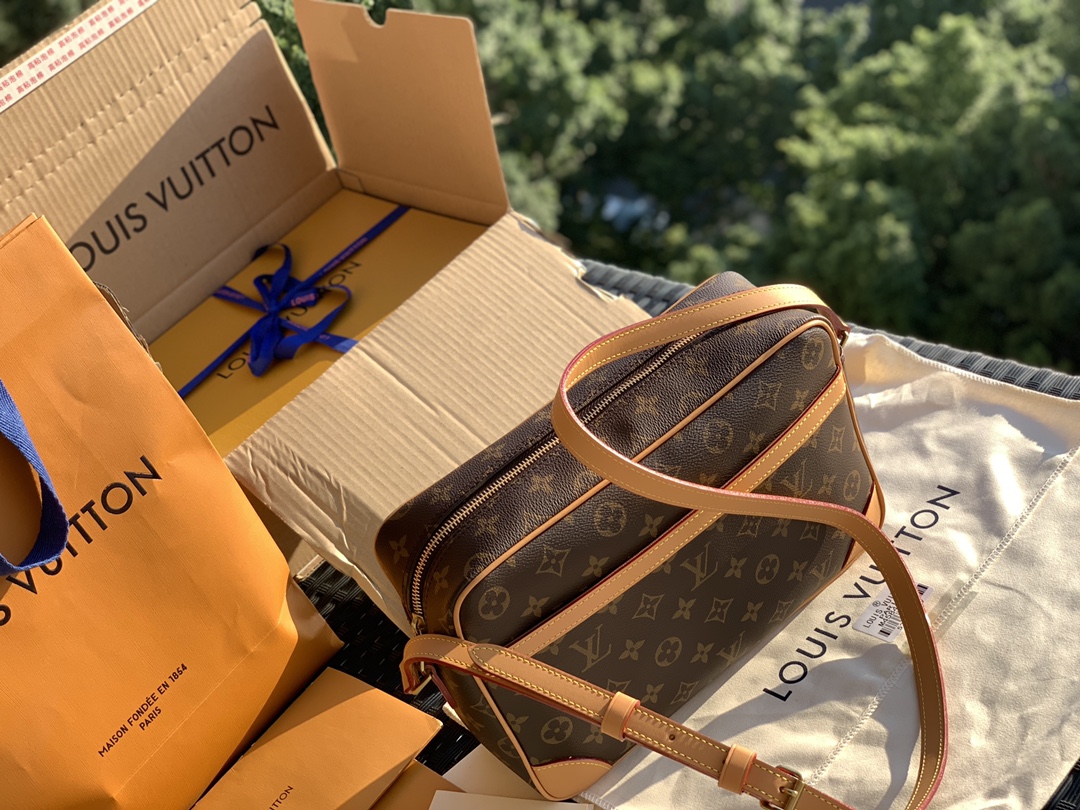 🌼 m51274尺寸是27×17×7cm 驴家最难买的经典包包没有之一！经典的老花、超大的容量，拎着它简