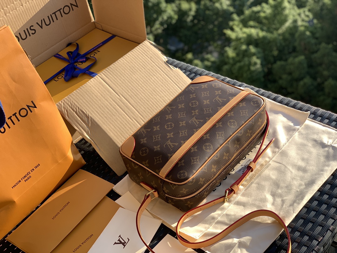 🌼 m51274尺寸是27×17×7cm 驴家最难买的经典包包没有之一！经典的老花、超大的容量，拎着它简