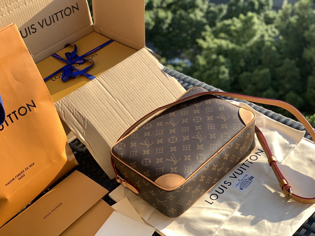 🌼 m51274尺寸是27×17×7cm 驴家最难买的经典包包没有之一！经典的老花、超大的容量，拎着它简