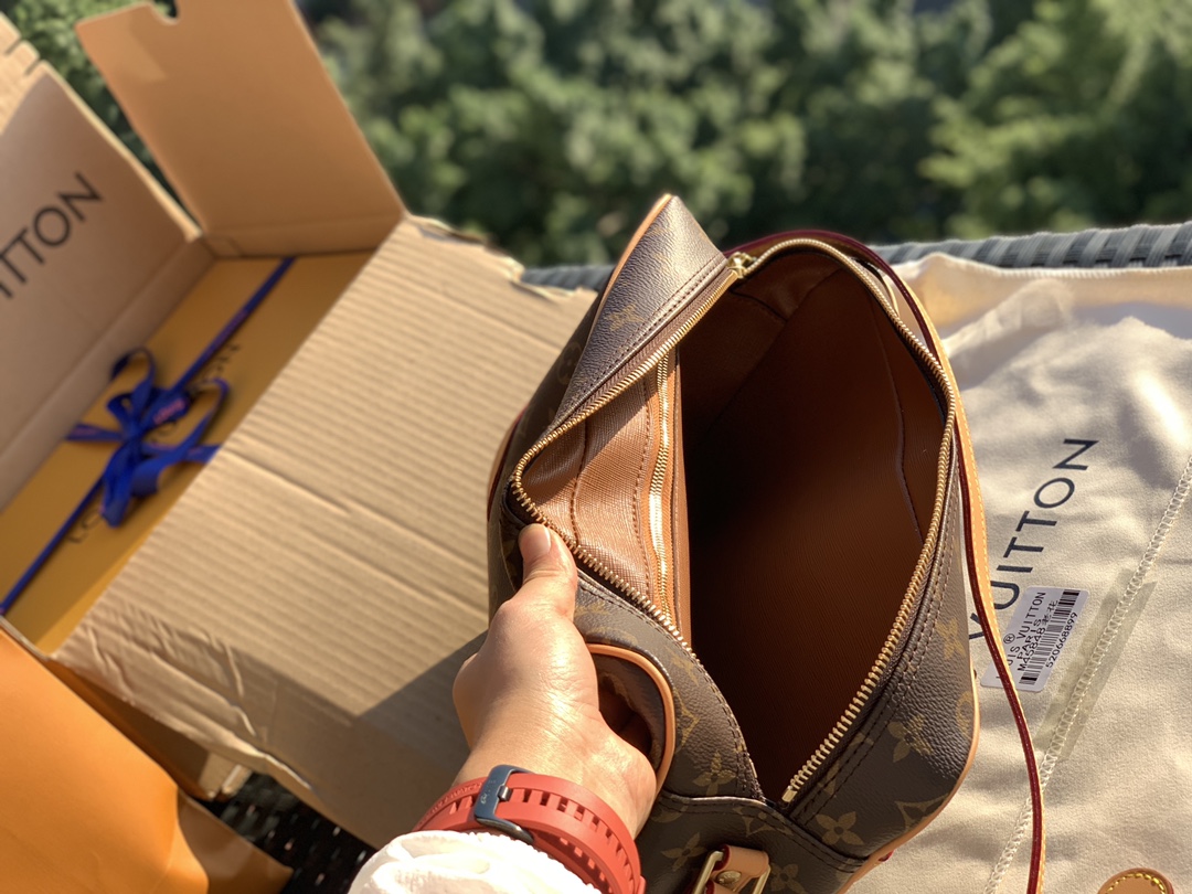 🌼 m51274尺寸是27×17×7cm 驴家最难买的经典包包没有之一！经典的老花、超大的容量，拎着它简