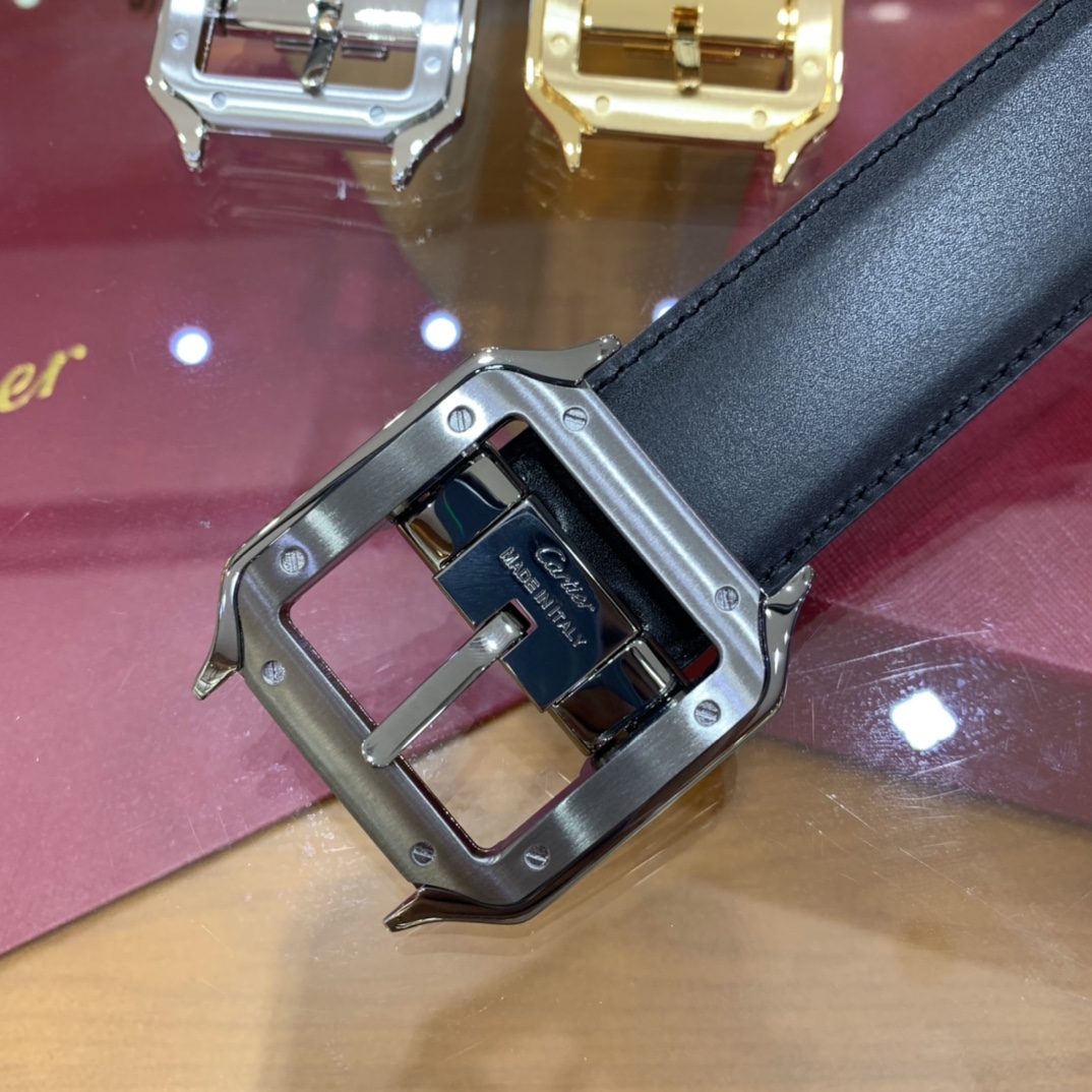 镀钯饰面针扣式皮带Cartier标志黑色与棕色牛皮双面皮带浮雕“Cartier”标志尺寸宽35毫米可调节