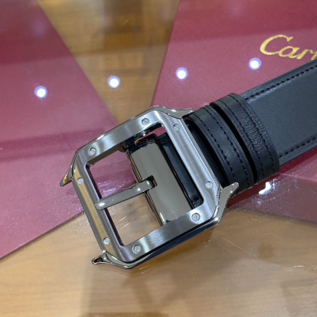 镀钯饰面针扣式皮带Cartier标志黑色与棕色牛皮双面皮带浮雕“Cartier”标志尺寸宽35毫米可调节