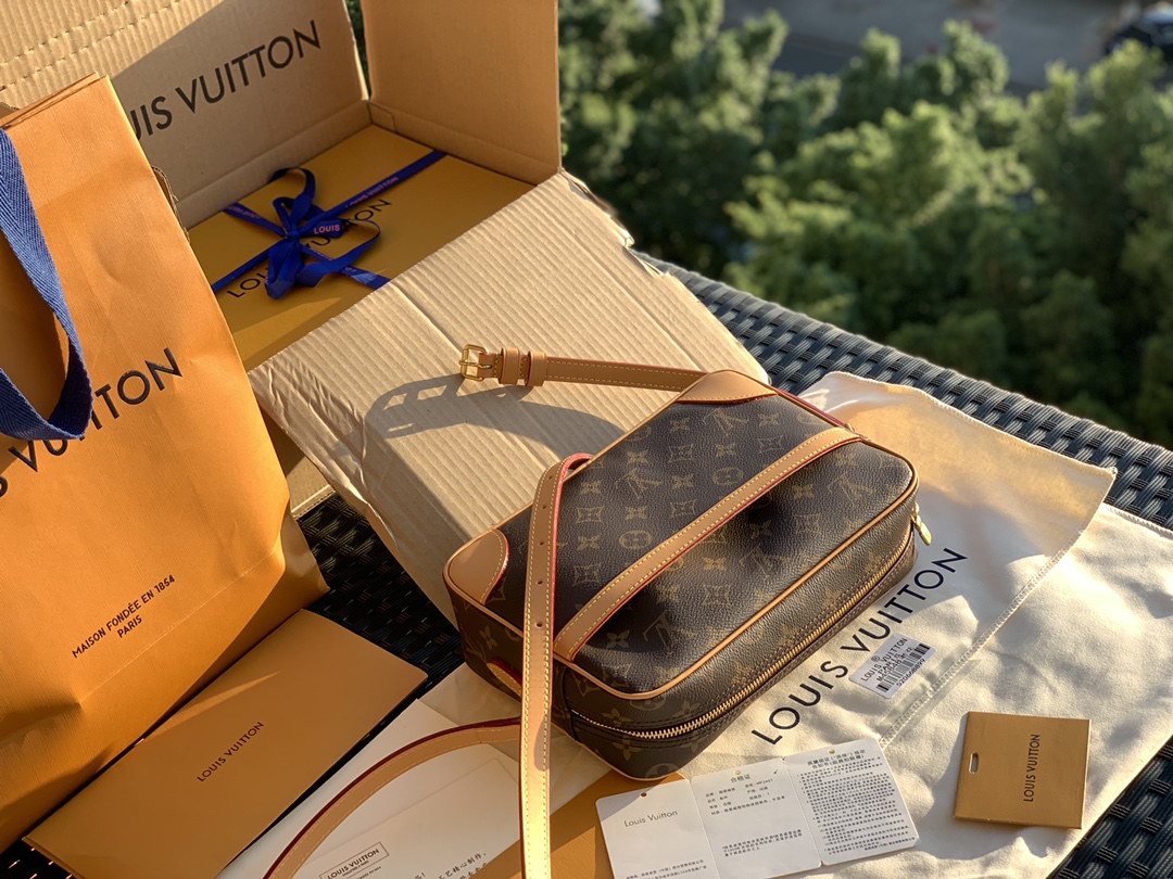 🌼 m51276尺寸是23.5×15.5×5.5cm万年推的L*V Trocadero27 横版相机包！