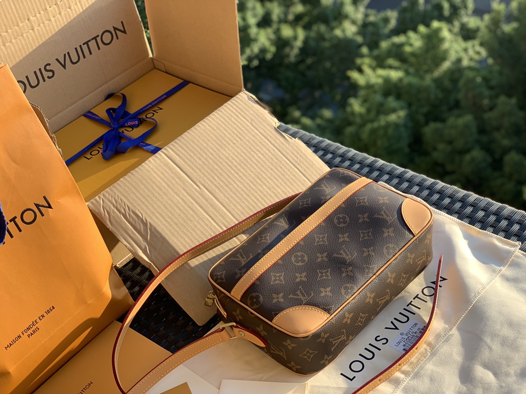 🌼 m51276尺寸是23.5×15.5×5.5cm万年推的L*V Trocadero27 横版相机包！