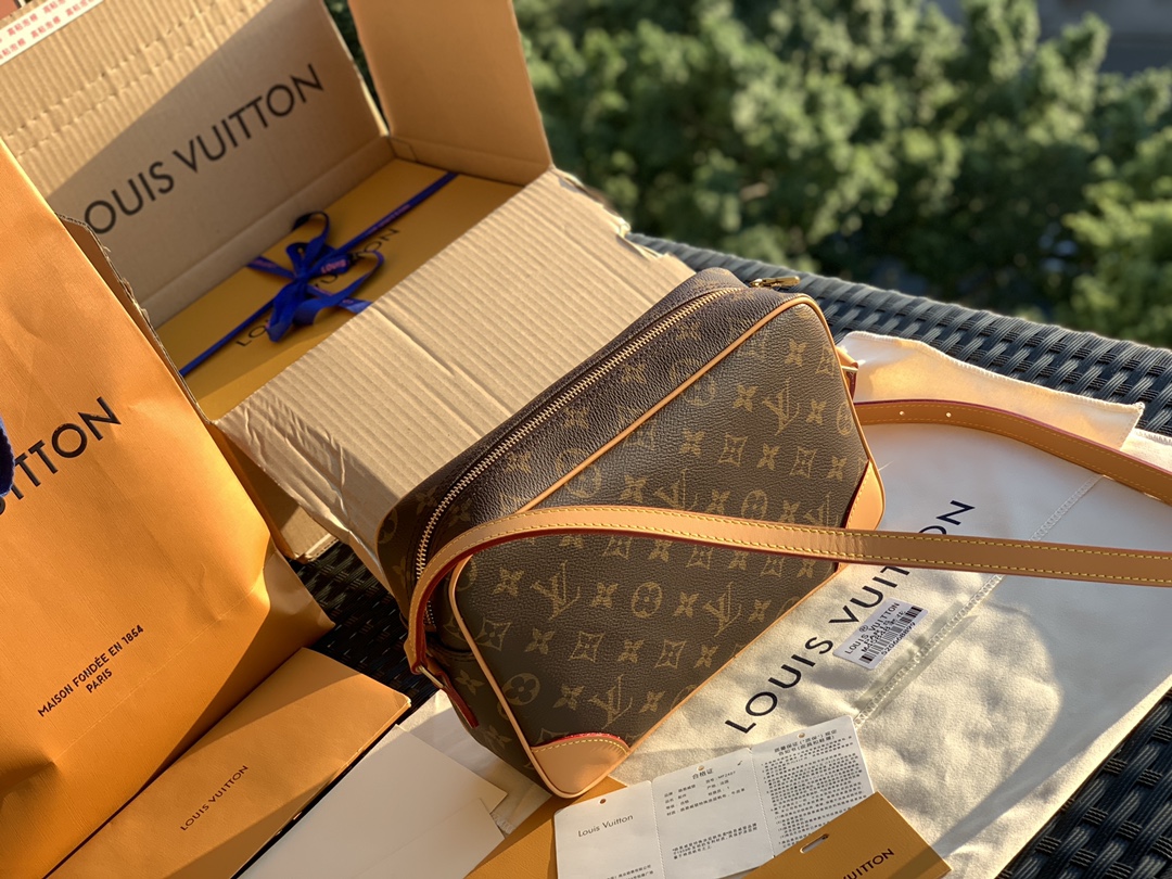 🌼 m51276尺寸是23.5×15.5×5.5cm万年推的L*V Trocadero27 横版相机包！