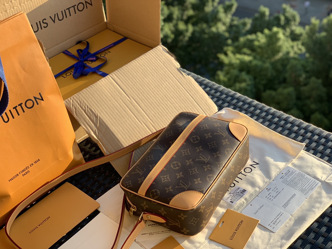 🌼 m51276尺寸是23.5×15.5×5.5cm万年推的L*V Trocadero27 横版相机包！