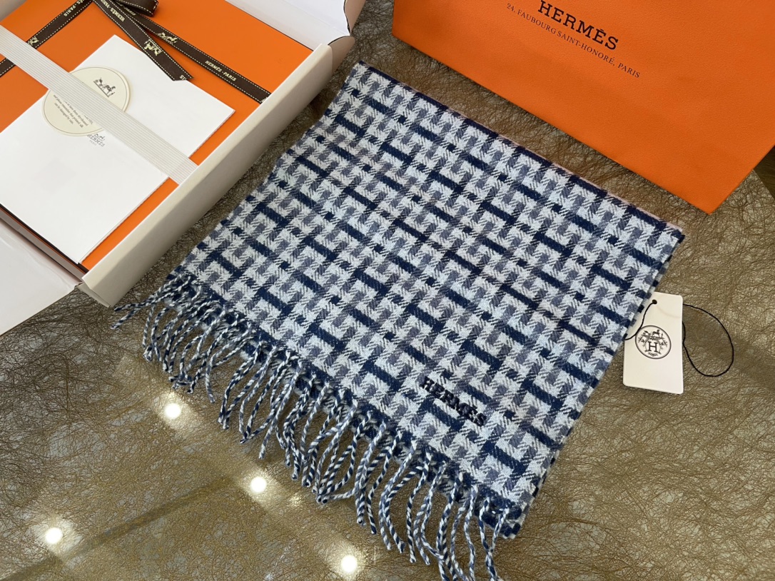 Hermes爱马仕格子‘H’图案羊绒围巾