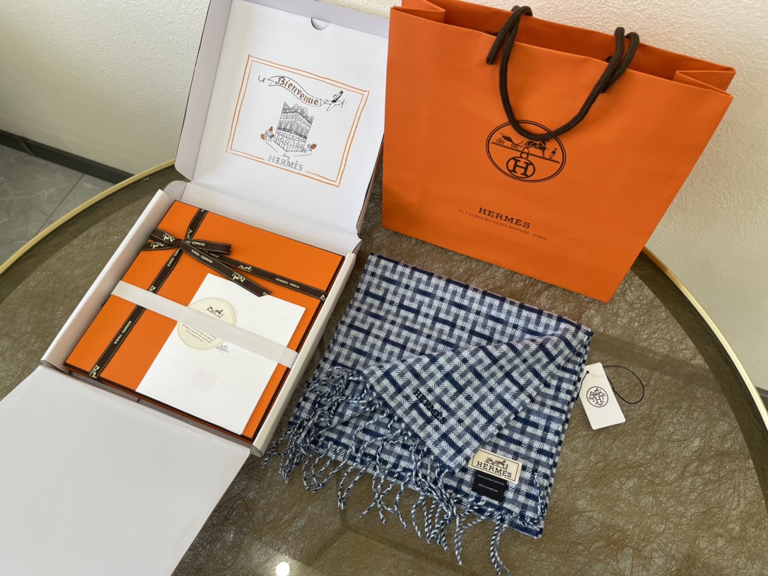 Hermes爱马仕格子‘H’图案羊绒围巾
