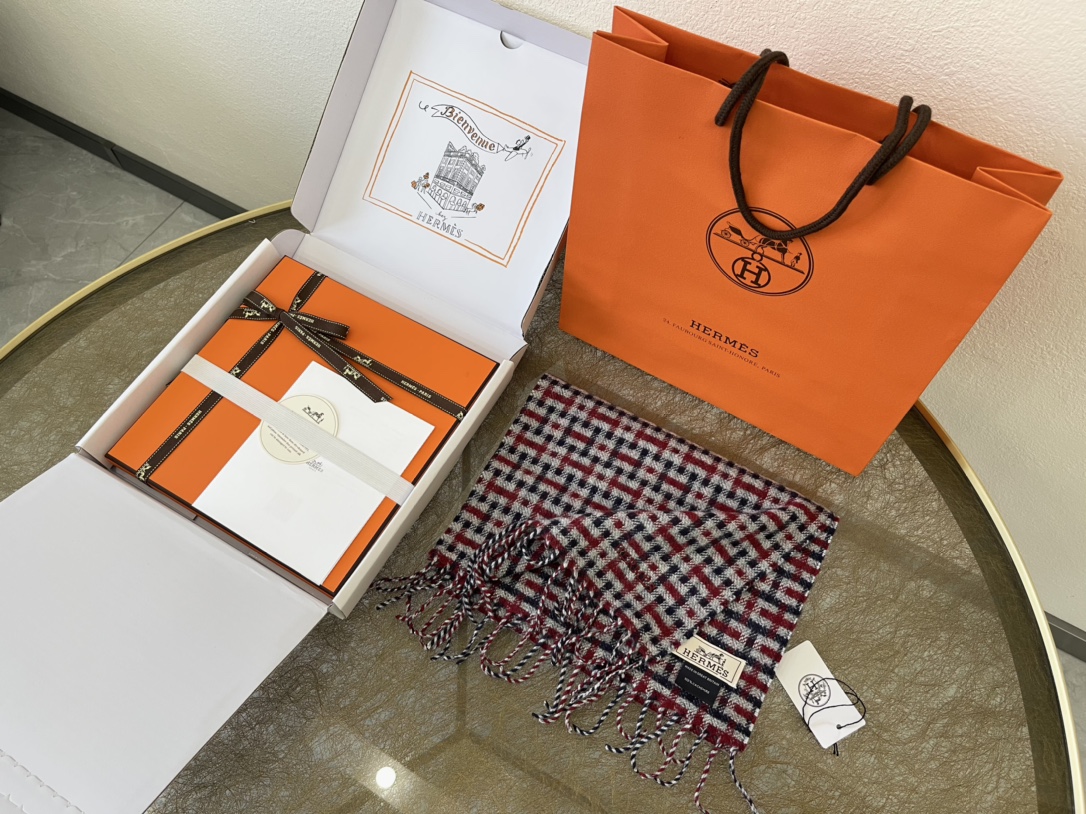 Hermes爱马仕格子‘H’图案羊绒围巾