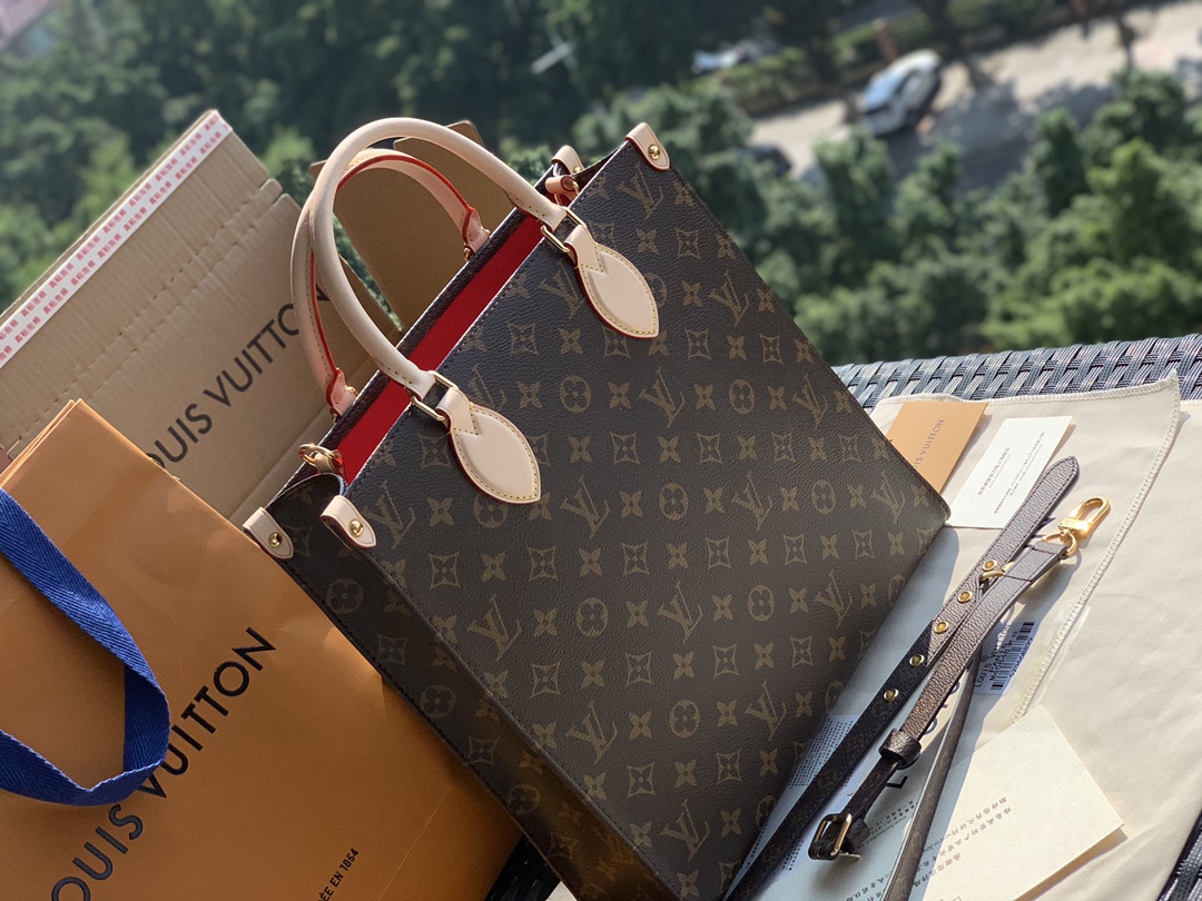 🌼 m45848尺寸30×32×10CM 大明星、皇室贵族都在泡中古包，你也不要落后！这款L*V的琴谱包