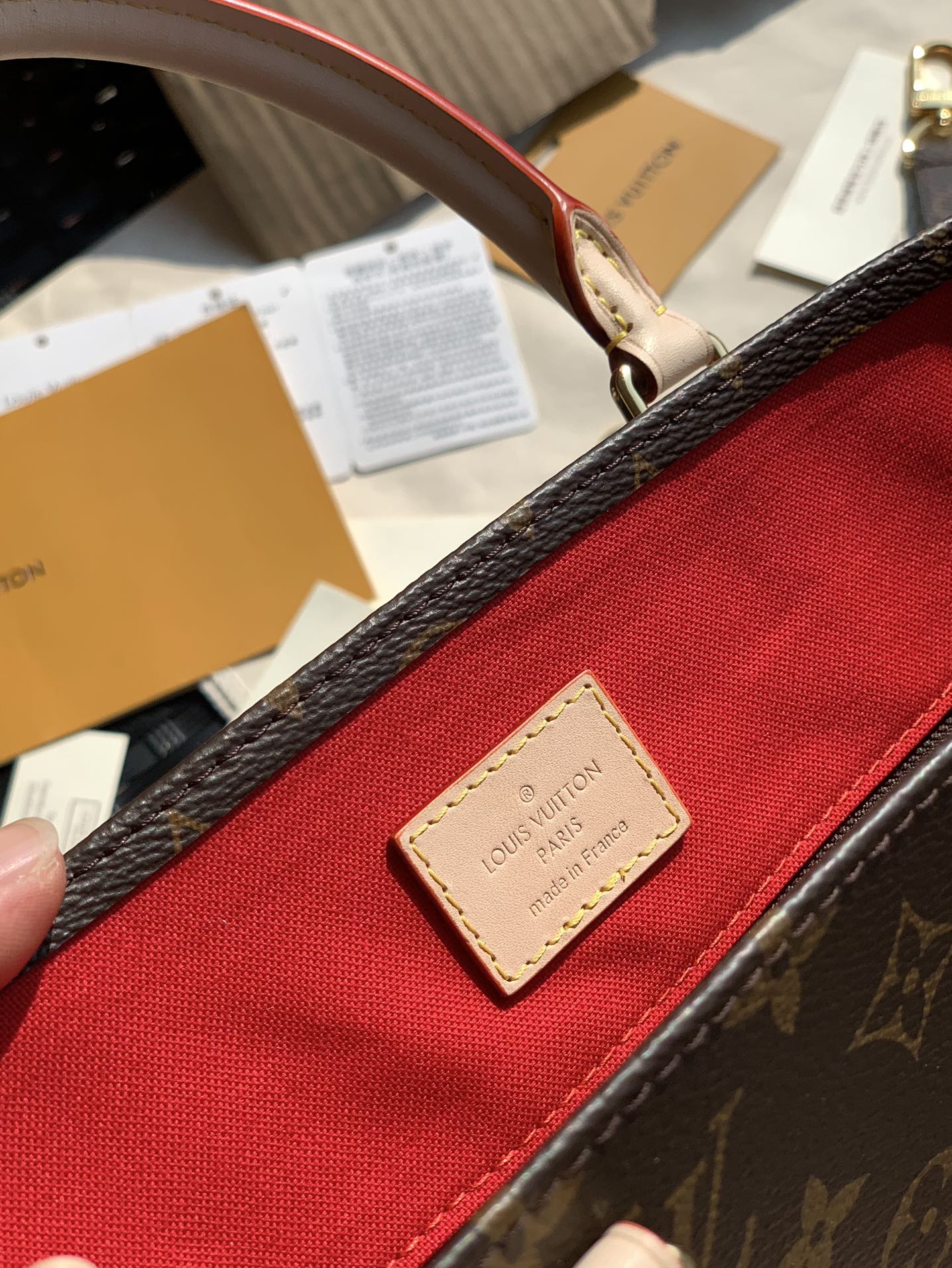 🌼 m45848尺寸30×32×10CM 大明星、皇室贵族都在泡中古包，你也不要落后！这款L*V的琴谱包