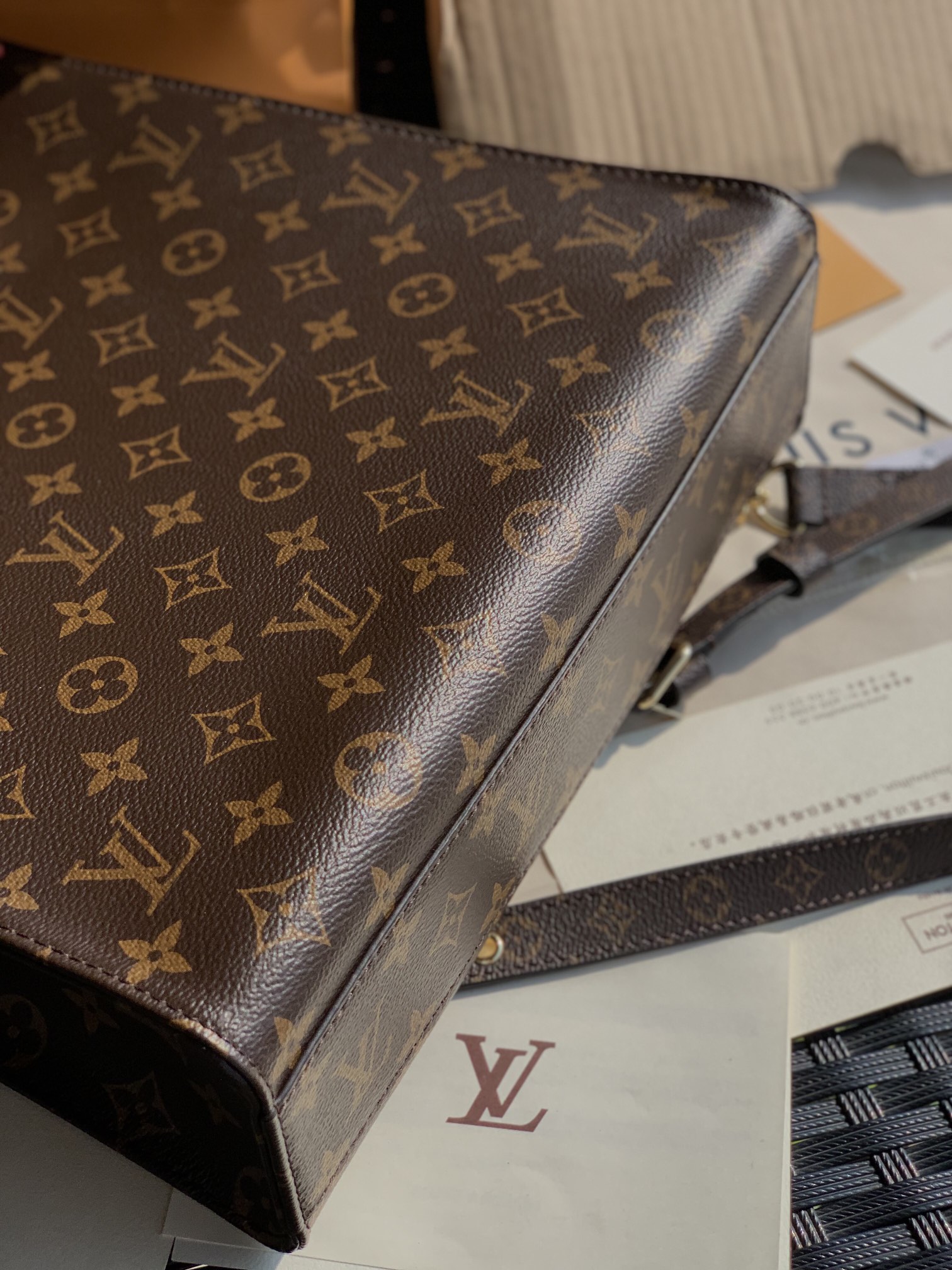 🌼 m45848尺寸30×32×10CM 大明星、皇室贵族都在泡中古包，你也不要落后！这款L*V的琴谱包